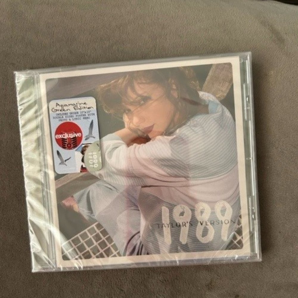 Taylor Swift 1989 Aquamarine Green (Deluxe Poster Edition: Target Exclusive CD)